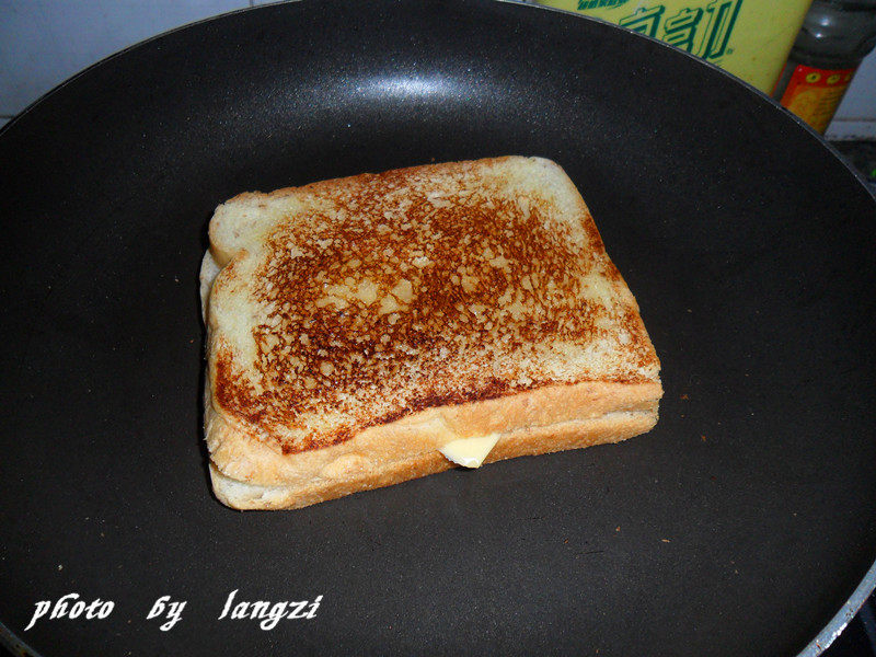 Detailed steps for cooking Quick Breakfast - Western-style Toast