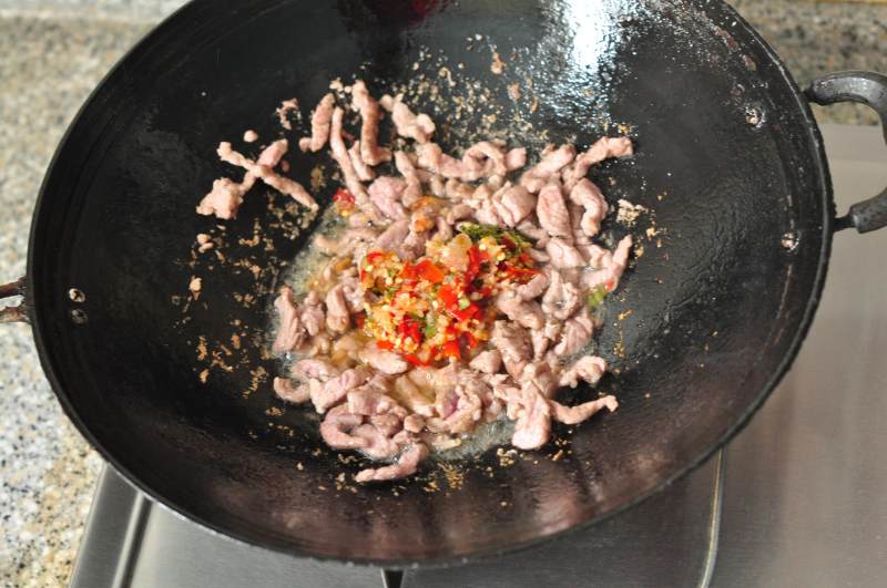 Dai Flavor - Stir-Fried Pork with Pickled Vegetables Cooking Steps