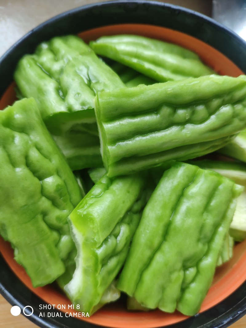 Steps for Cooking Pork Ribs with Salted Vegetables and Bitter Gourd