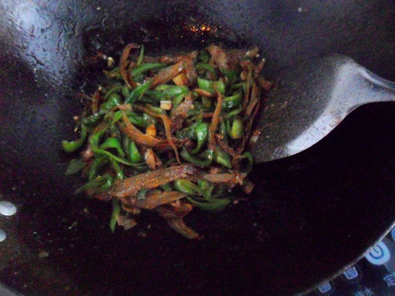 Steps for Cooking Green Pepper with Dried Fish