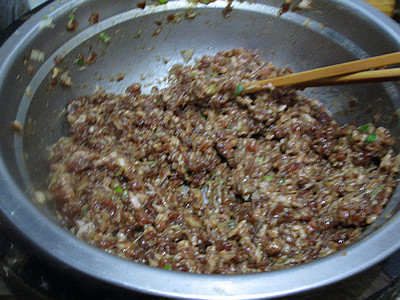 Steps for Cooking Pork and Scallion Dumplings