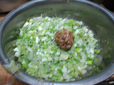 Steps for Cooking Pork and Scallion Dumplings