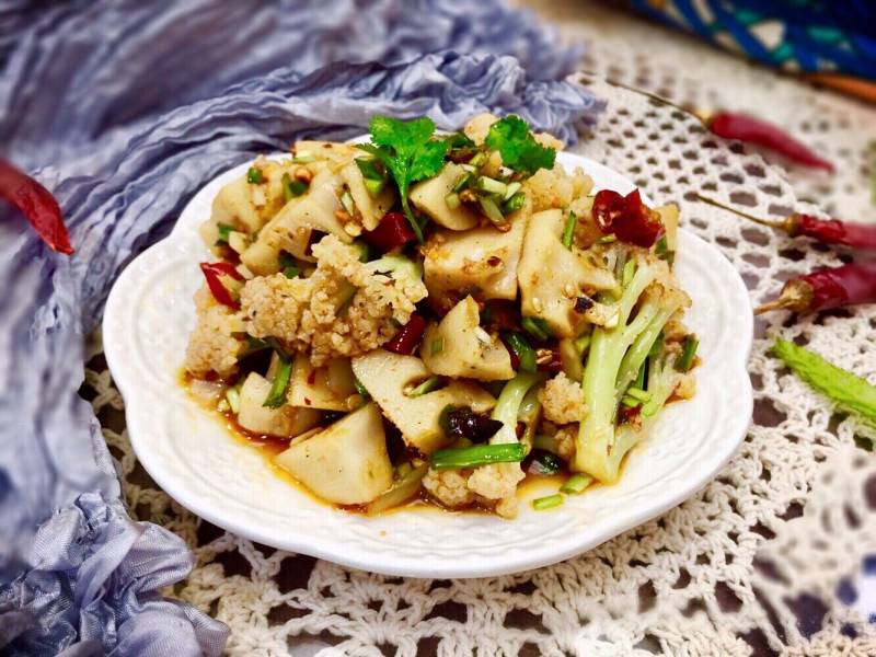 #Chinese New Year Flavor# Refreshing and Appetizing Cauliflower with Lotus Root