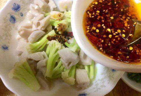 #Chinese New Year Flavor# Detailed Steps for Cooking Refreshing and Appetizing Cauliflower with Lotus Root