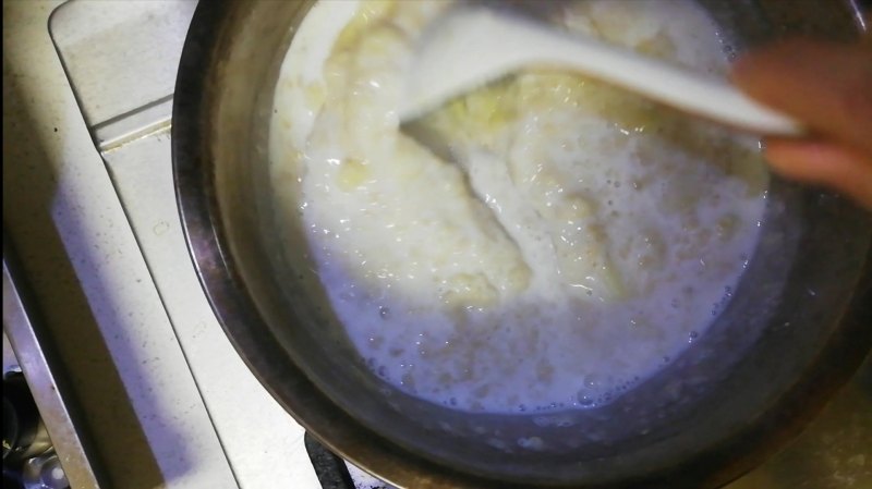 Steps for Making Oatmeal Porridge with Fresh Milk