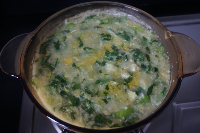 Steps to Make Mom's Flavor Egg and Vegetable Congee