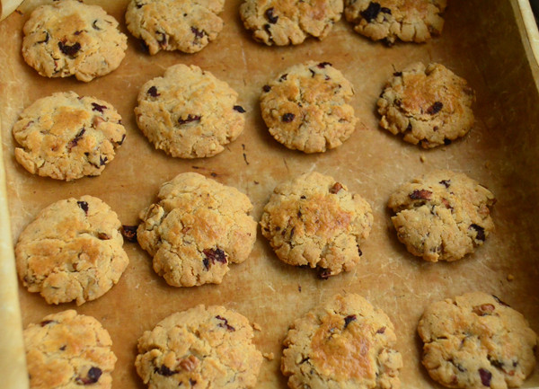 Step-by-Step Instructions for Making Rose Walnut Pastry