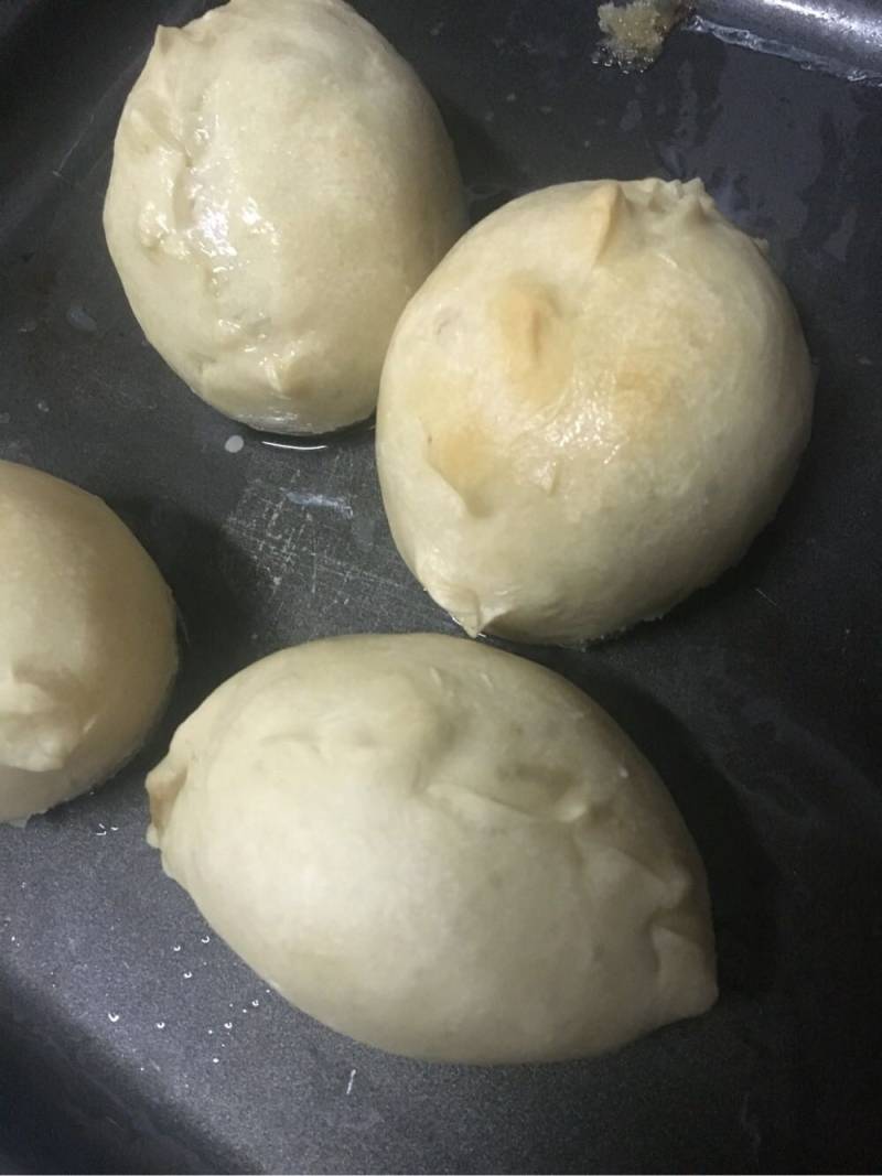 Steps for Making Crispy Baked Buns