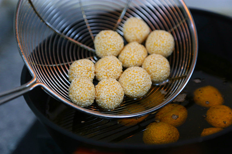 Steps for Making Pumpkin Sesame Balls