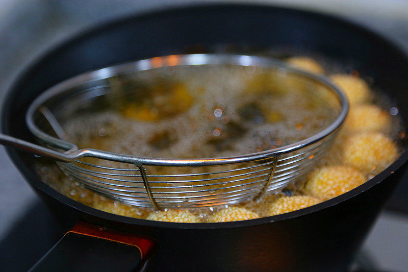 Steps for Making Pumpkin Sesame Balls