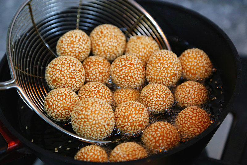 Steps for Making Pumpkin Sesame Balls