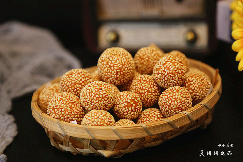 Steps for Making Pumpkin Sesame Balls