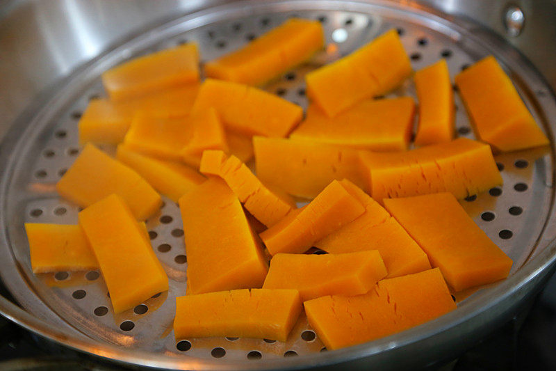 Steps for Making Pumpkin Sesame Balls