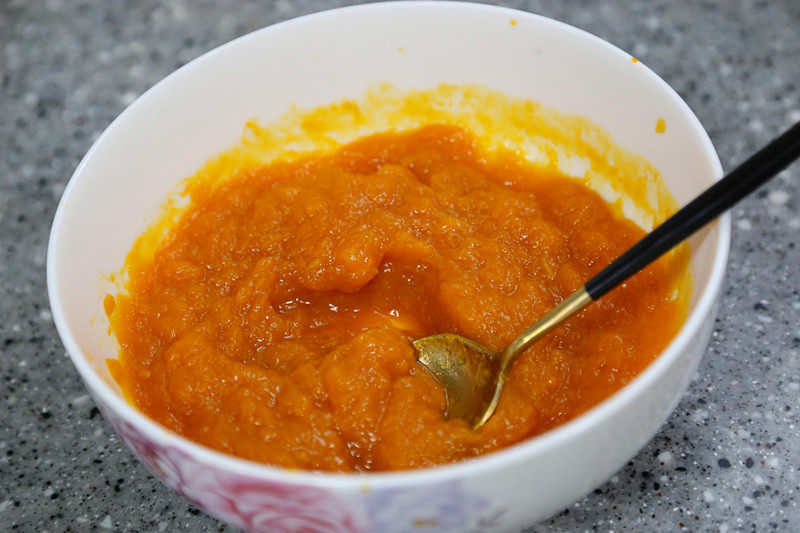 Steps for Making Pumpkin Sesame Balls