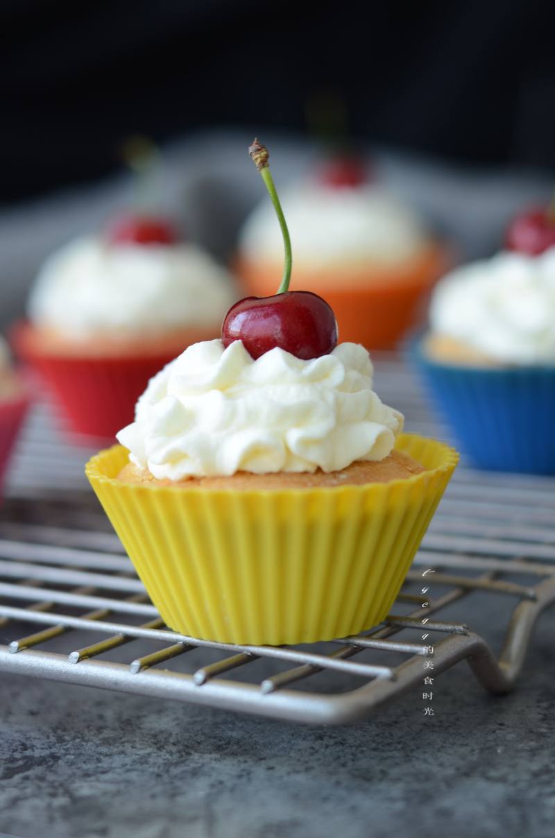 Steps for Making Cherry Cream Cupcake