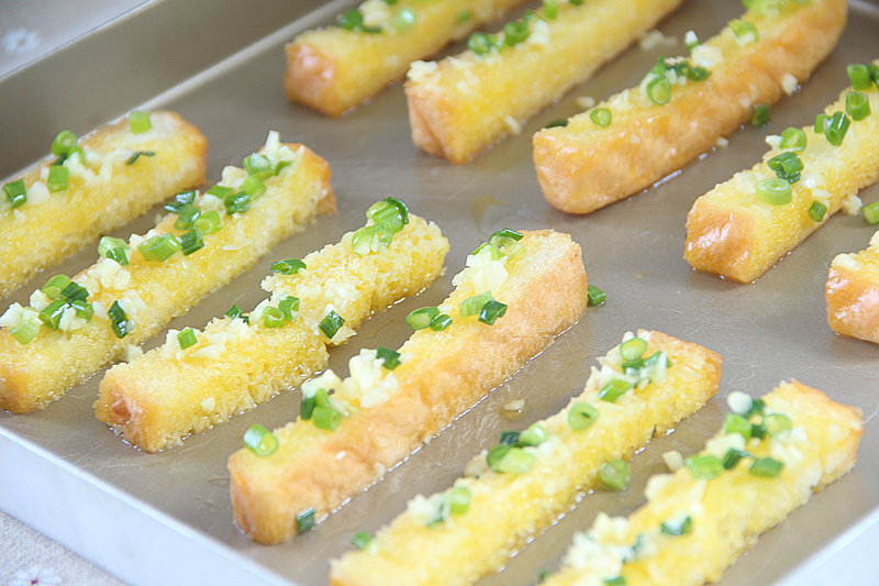 Steps to Make Garlic Toast Sticks