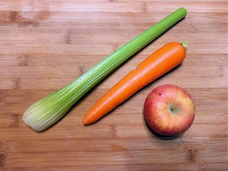 Steps for Making Carrot, Celery and Apple Juice