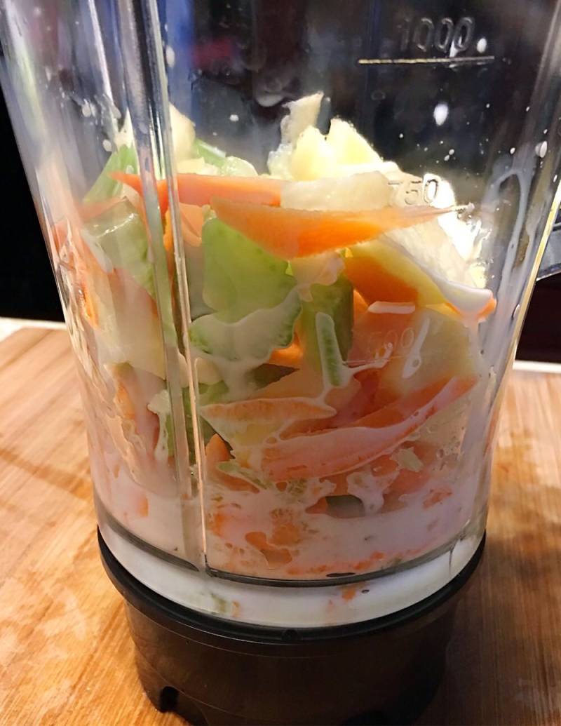 Steps for Making Carrot, Celery and Apple Juice