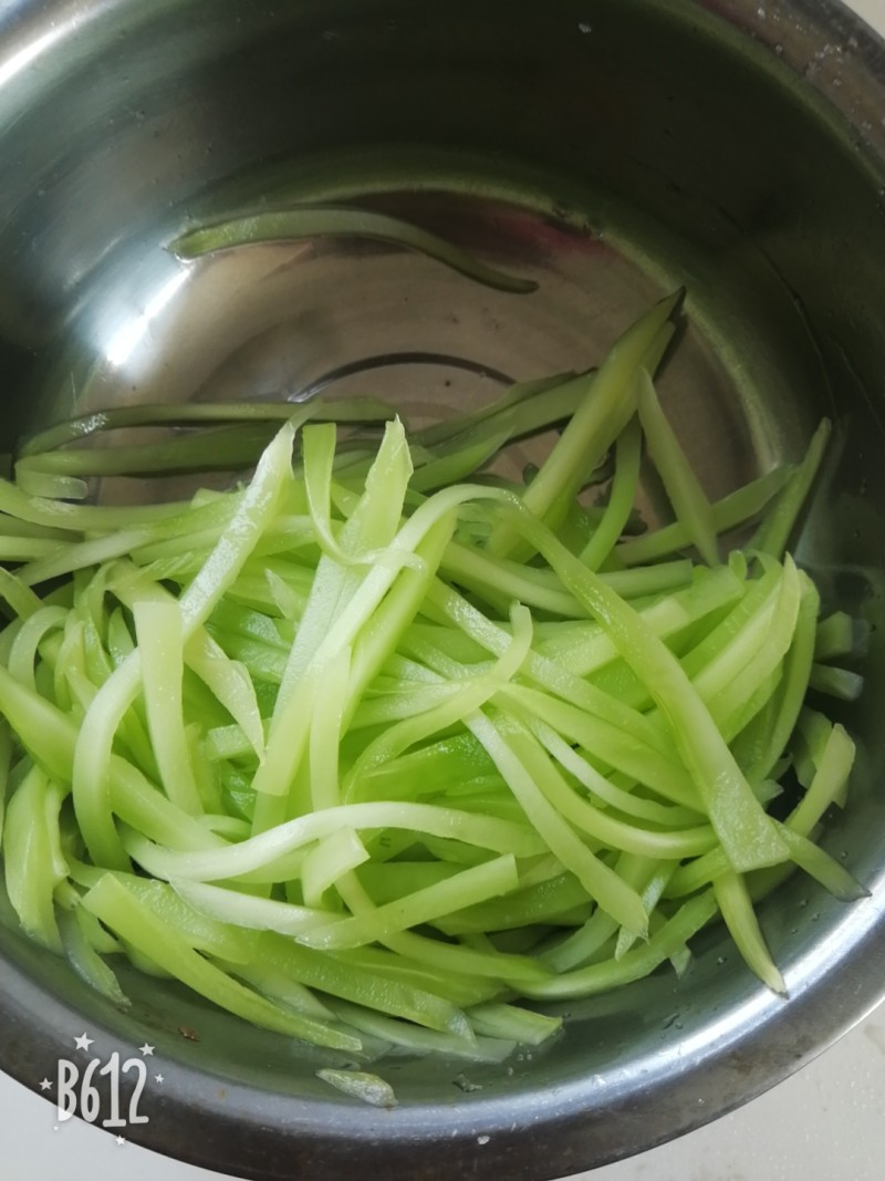 Steps for Making Two-color Stir-fry