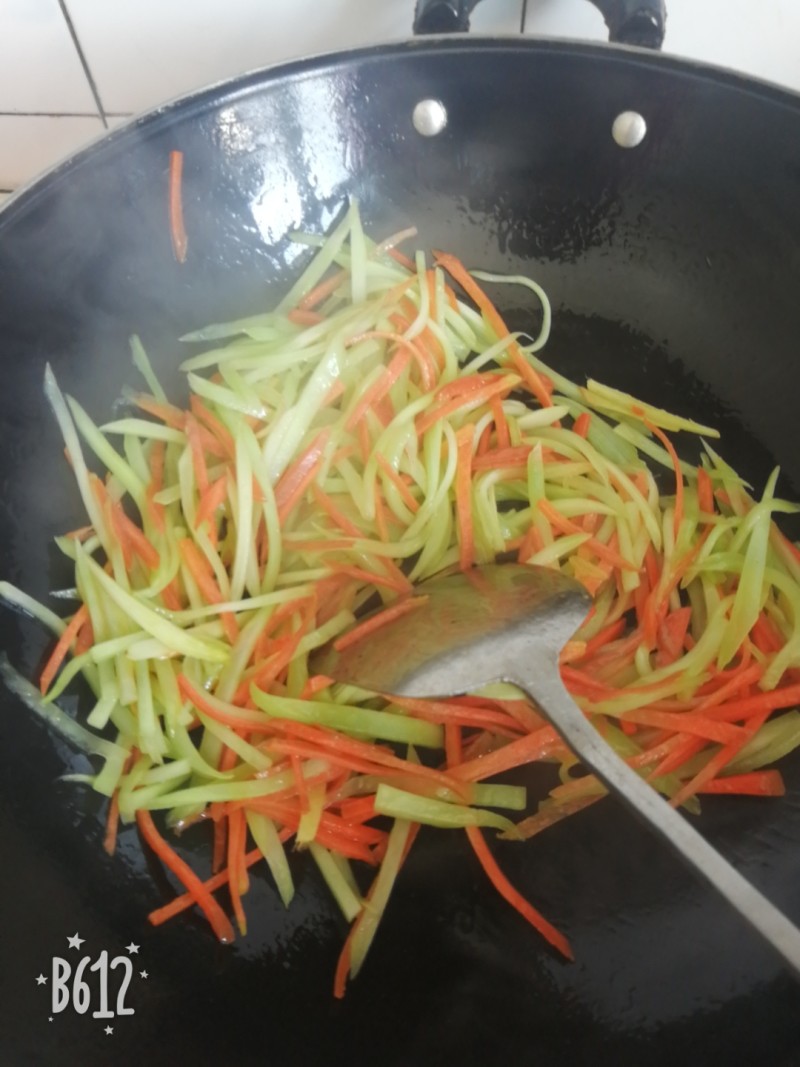 Steps for Making Two-color Stir-fry