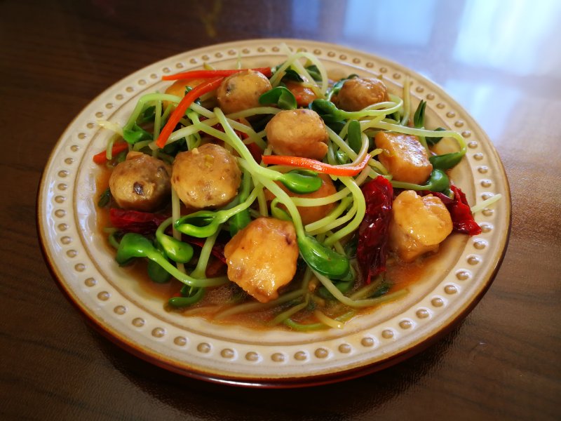 Bean Sprout Braised Meatballs