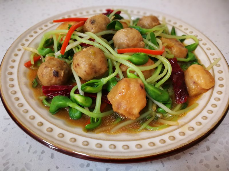 Bean Sprout Braised Meatballs