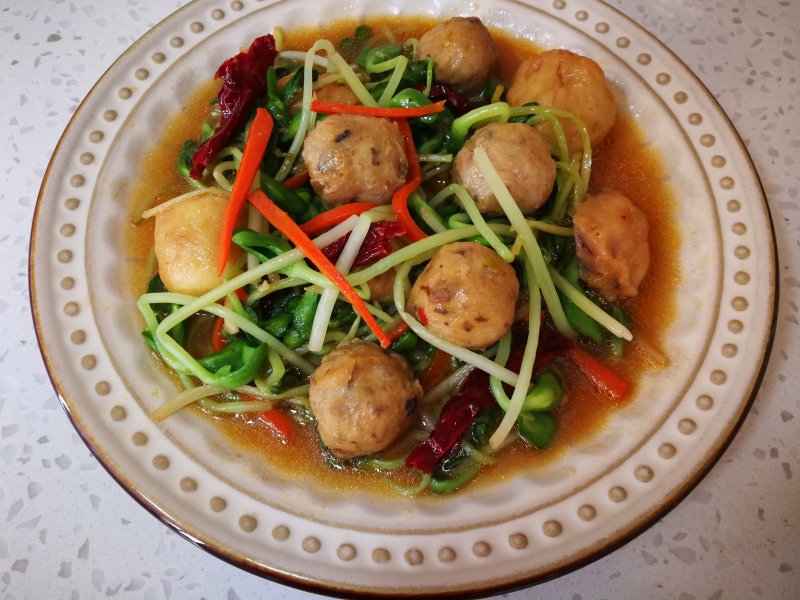 Bean Sprout Braised Meatballs