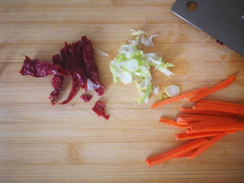 Steps for Cooking Bean Sprout Braised Meatballs