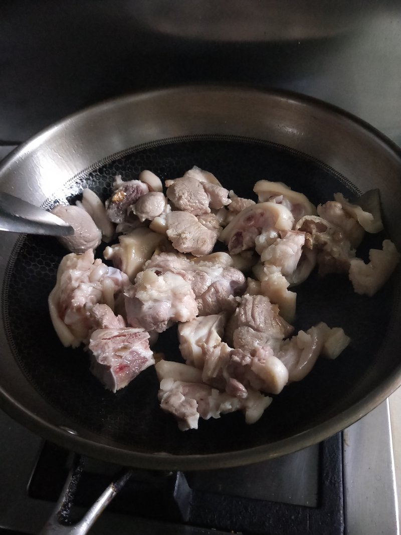 Steps for Making Braised Pig's Trotters with Fermented Bean Curd and Peanuts