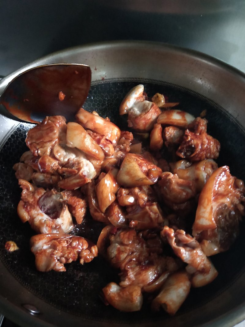 Steps for Making Braised Pig's Trotters with Fermented Bean Curd and Peanuts