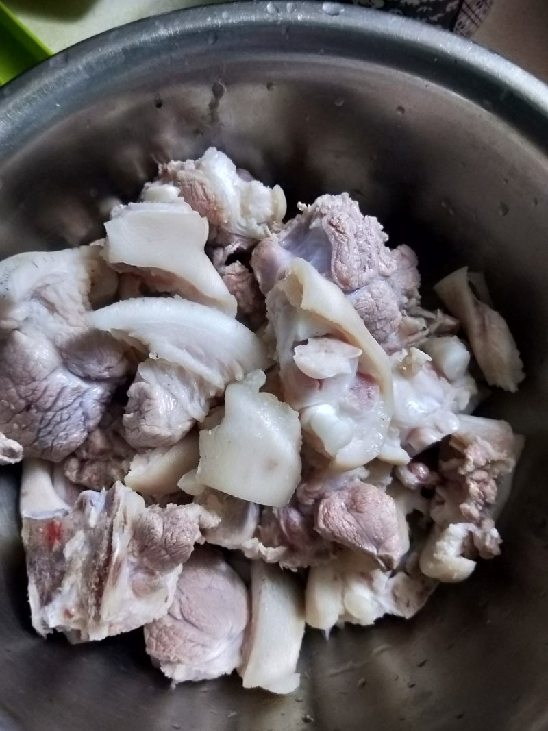 Steps for Making Braised Pig's Trotters with Fermented Bean Curd and Peanuts