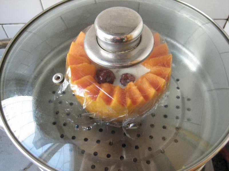 Whitening and Moisturizing Sugar Water - Red Date Papaya Stewed Fresh Milk Cooking Steps