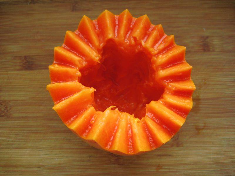 Whitening and Moisturizing Sugar Water - Red Date Papaya Stewed Fresh Milk Cooking Steps