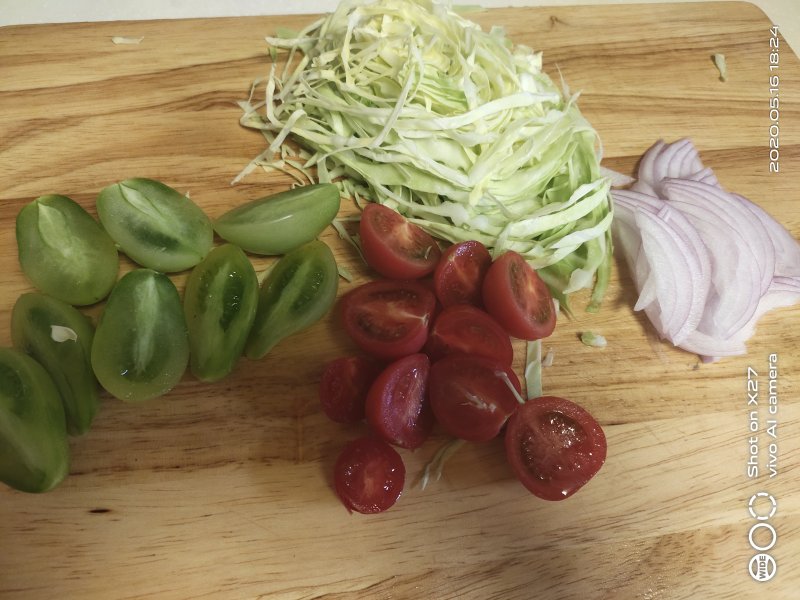 Steps for Making Cabbage Tomato Beef Salad