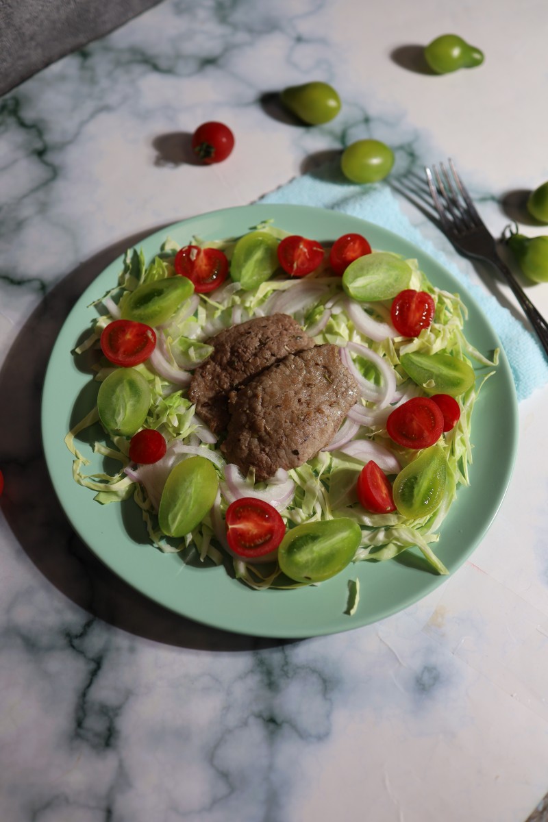 Steps for Making Cabbage Tomato Beef Salad