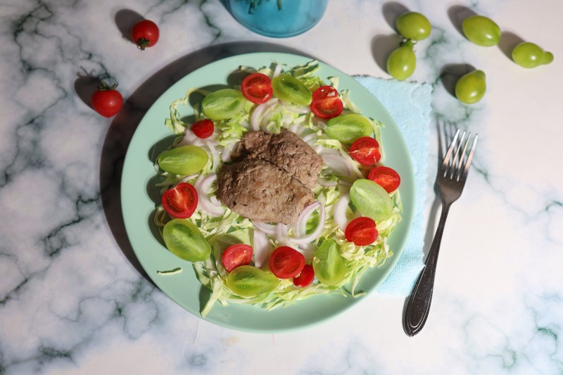 Cabbage Tomato Beef Salad