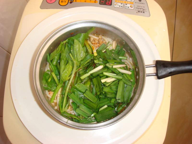 Steps for Making Xiao Guo Rice Noodles