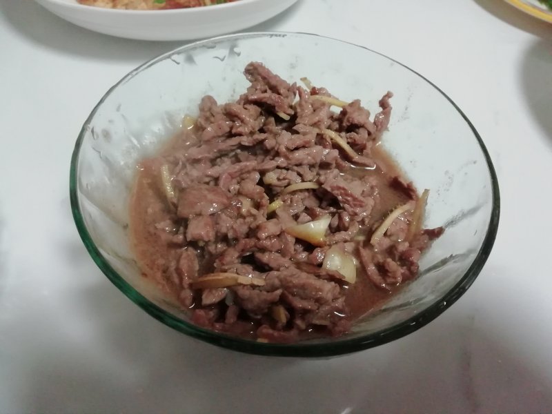 Steps for Cooking Beef and Shredded Lettuce Stir Fry