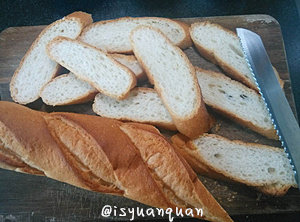 Steps for Making French Crispy Bread Slices