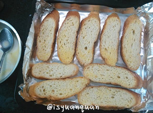 Steps for Making French Crispy Bread Slices