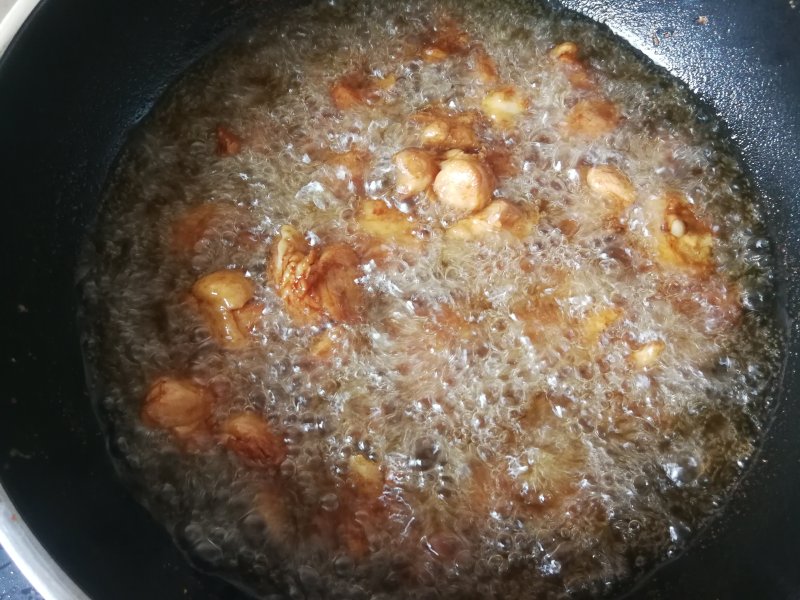 Steps for making Dry-fried Chicken Cubes