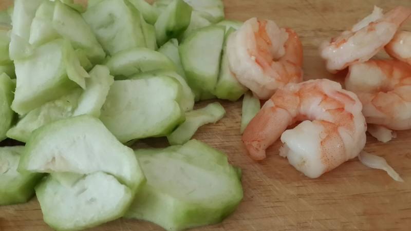 Steps for Making Shrimp and Loofah Soup