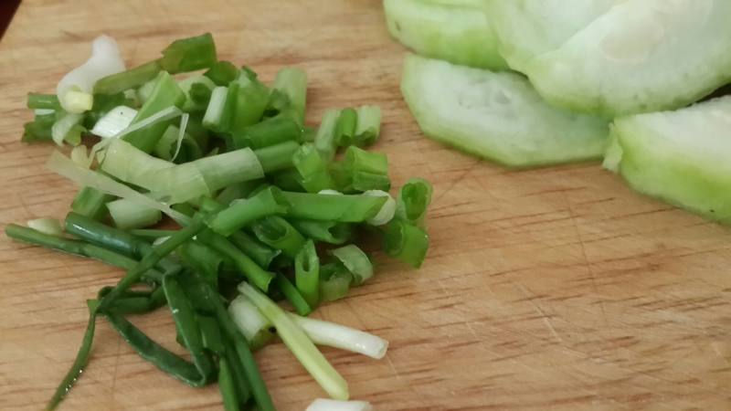 Steps for Making Shrimp and Loofah Soup