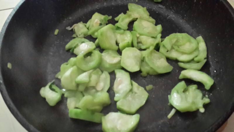 Steps for Making Shrimp and Loofah Soup