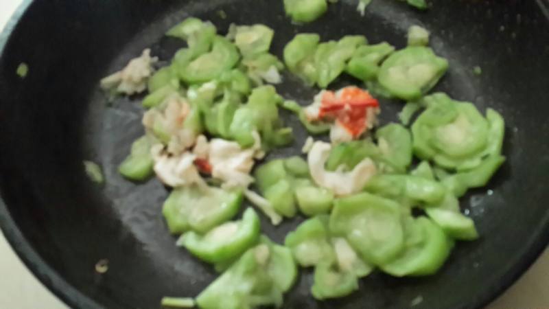 Steps for Making Shrimp and Loofah Soup