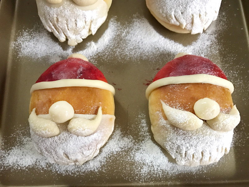 Steps for Making Santa Claus Mini Buns