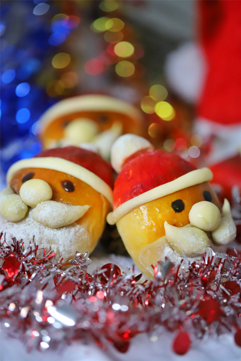 Santa Claus Mini Buns