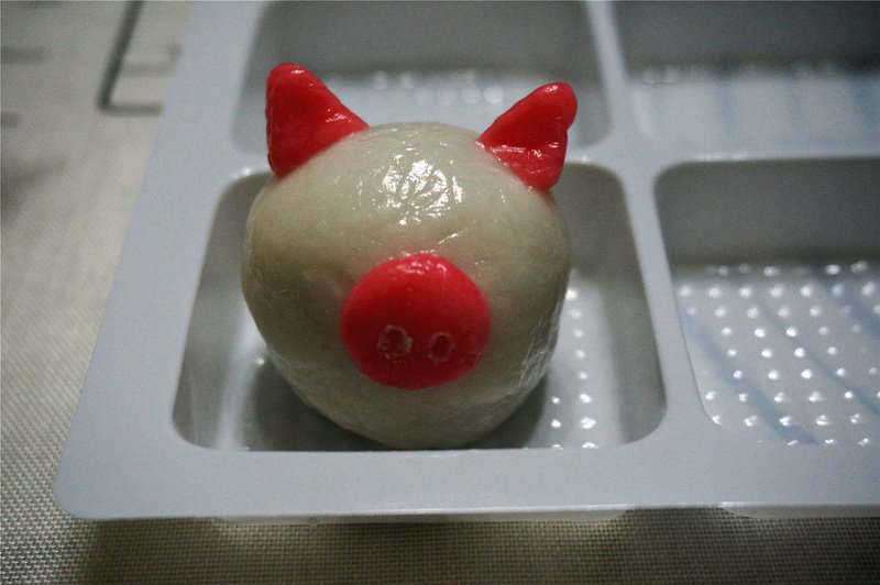 Steps to Make Piglet Snow Skin Mooncake