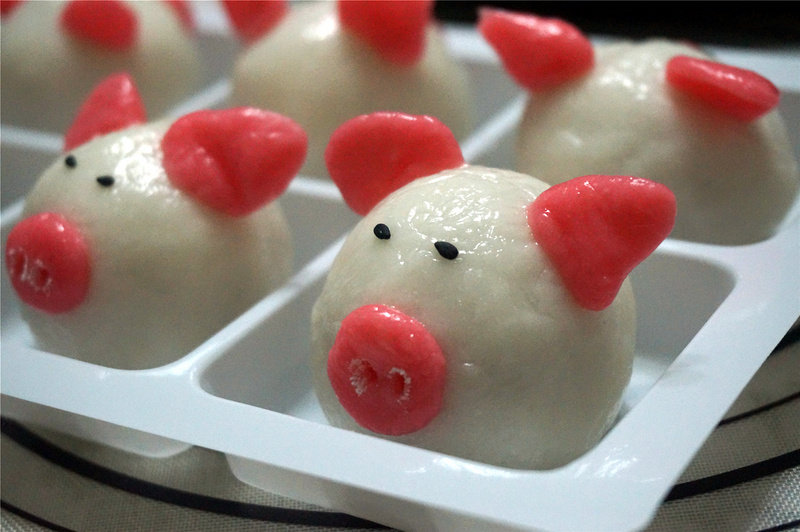 Steps to Make Piglet Snow Skin Mooncake