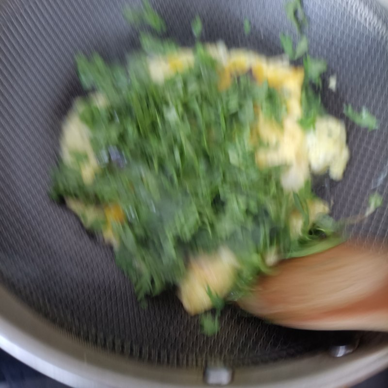 Steps to Cook Tong Hao Leaf and Sea Cucumber Scrambled Eggs